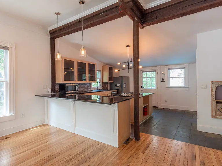 72 Flora Ave NE — Photo 9
