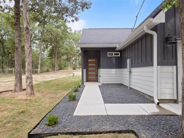 240 Shadow Oak Dr, Bastrop, TX 78602