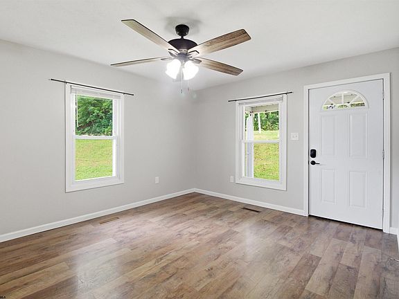 3rd image of 188 Parkway Dr