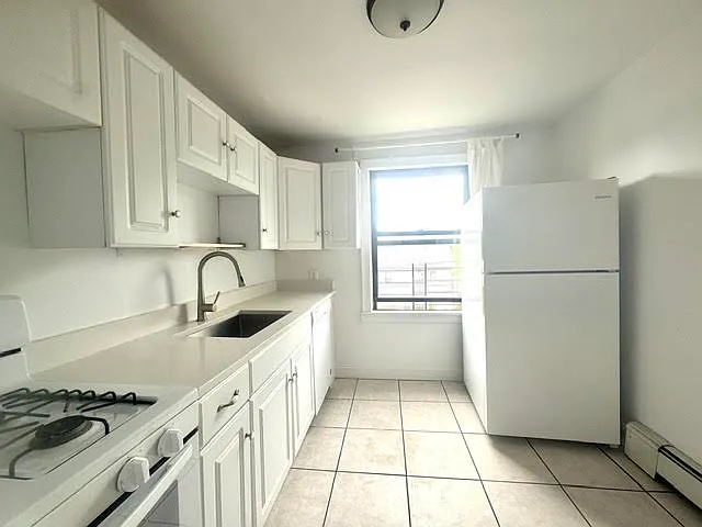 2 bed, 1000 sqft, $3,300 — Photo 3