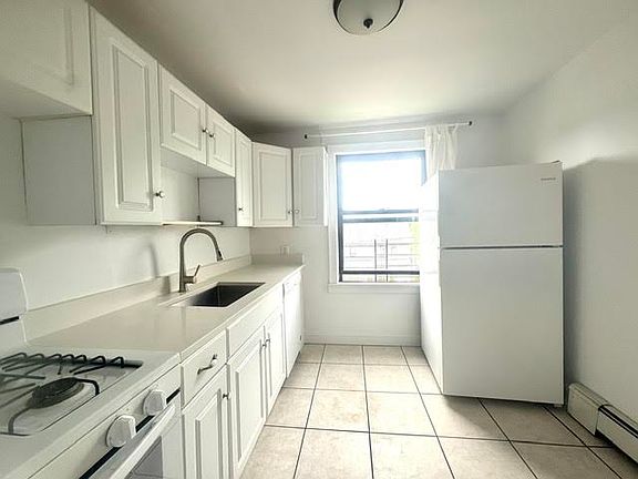 3rd image of 14 Beach Rd APT 3C