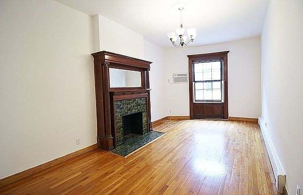 1st image of 320 W 108th St APT 3a