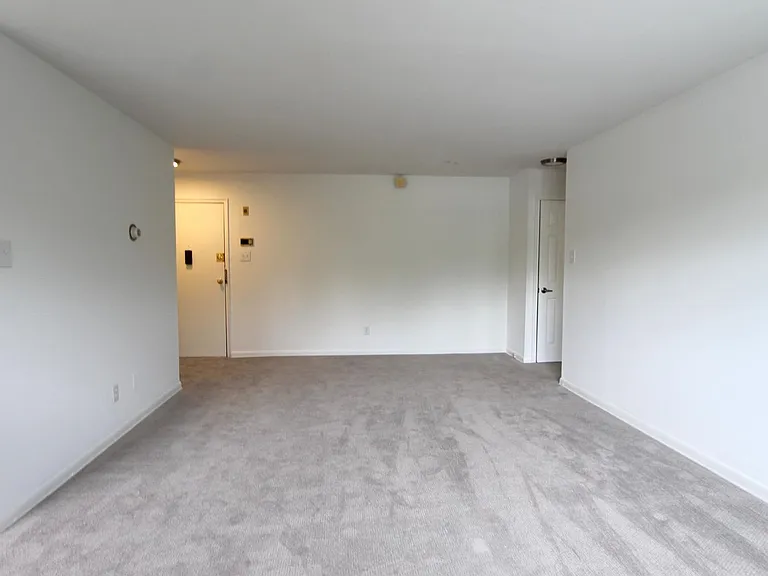 West Walnut Lane Apartments — Photo 22