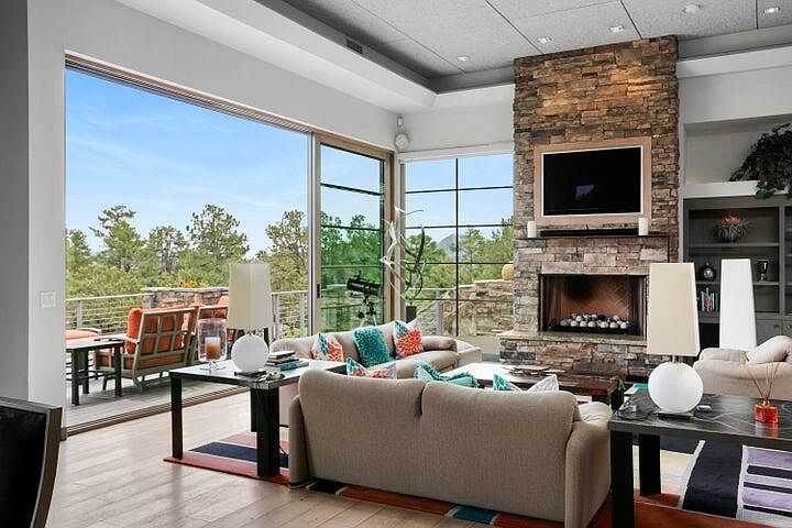 1st image of 511 N Grapevine Dr
