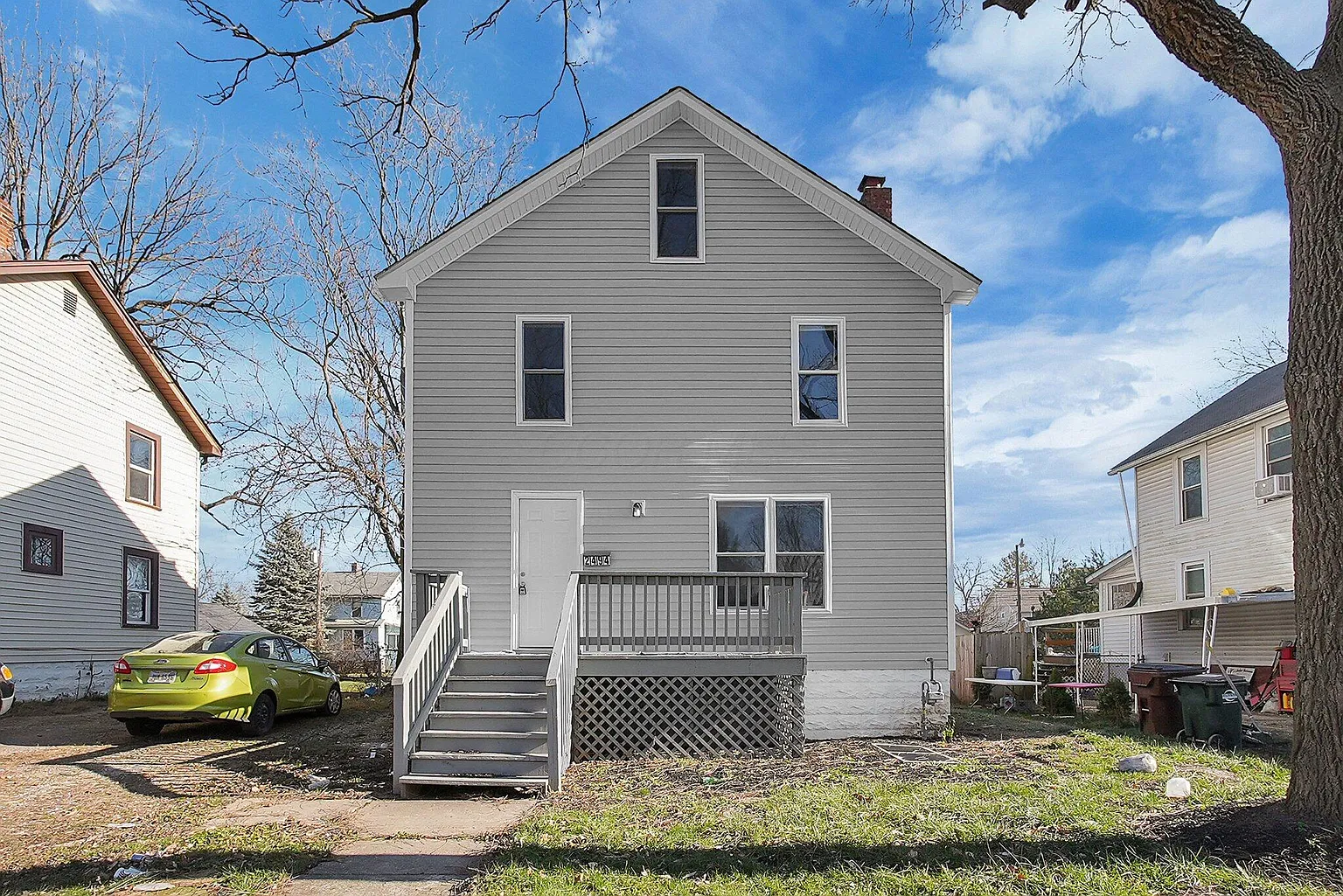 2494 Parkwood Ave photo 1