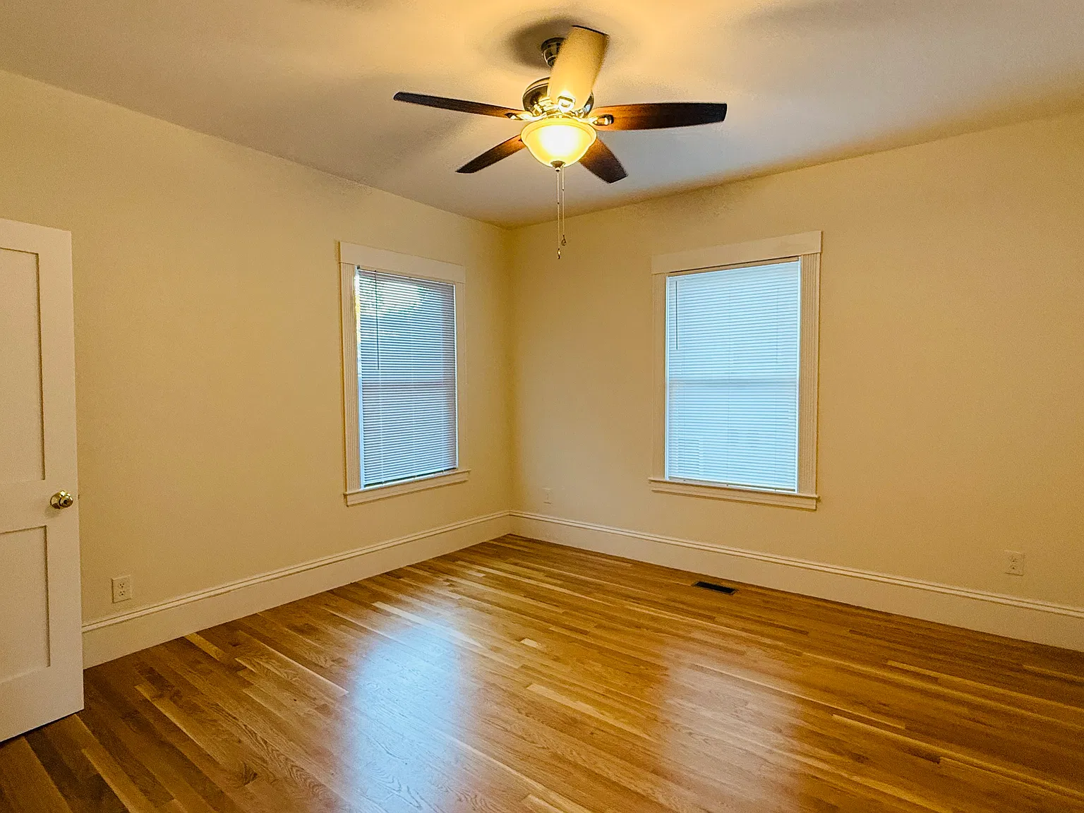 2 bed, 1100 sqft, $3,200 — Photo 2