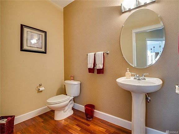 1/2 Bath off of Foyer
