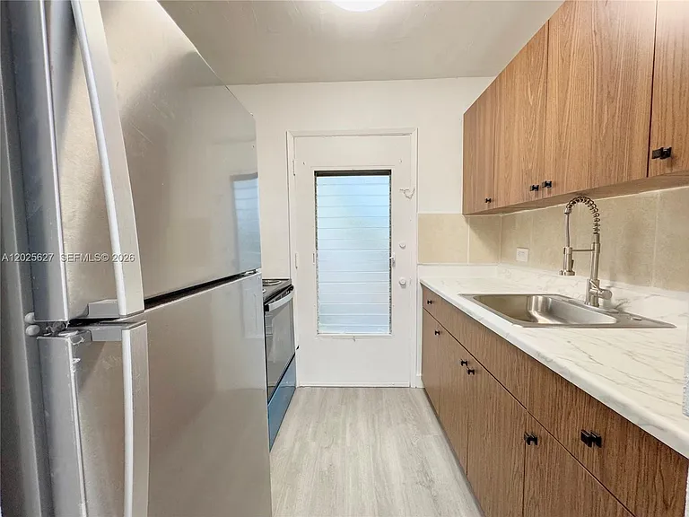 610 NE 123rd St #203 — Photo 11