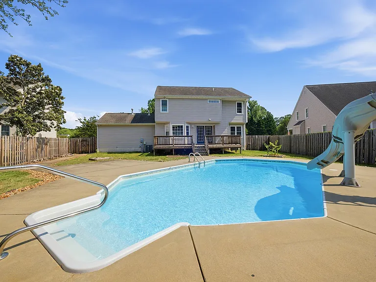 103 Jessica Dr — Photo 3