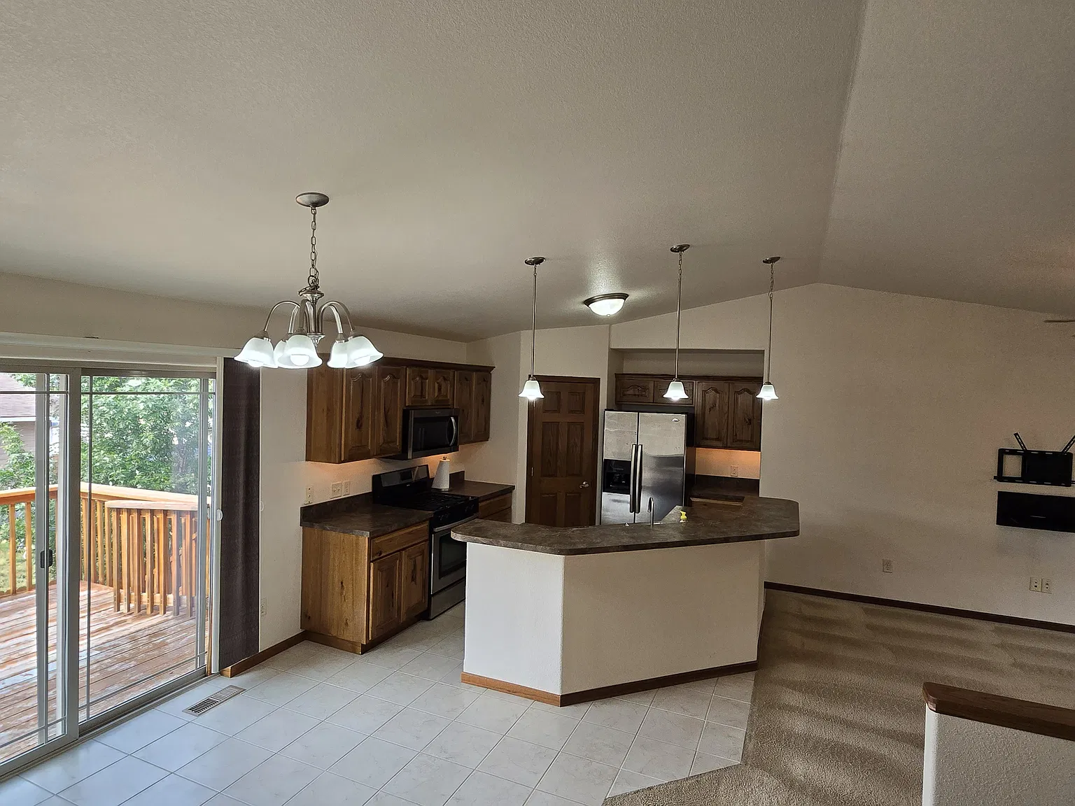 4 bed, 2162 sqft, $2,600 — Photo 4