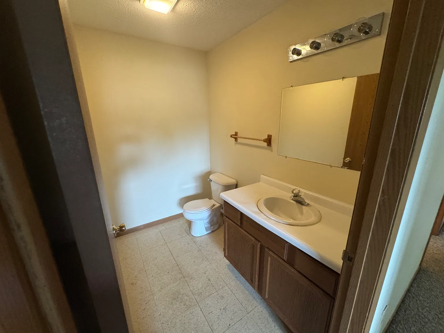 414 14th Ave W — Photo 2