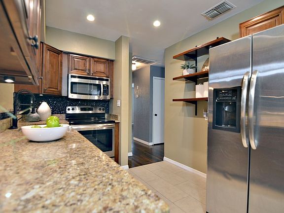 5th image of 5225 Queen St N