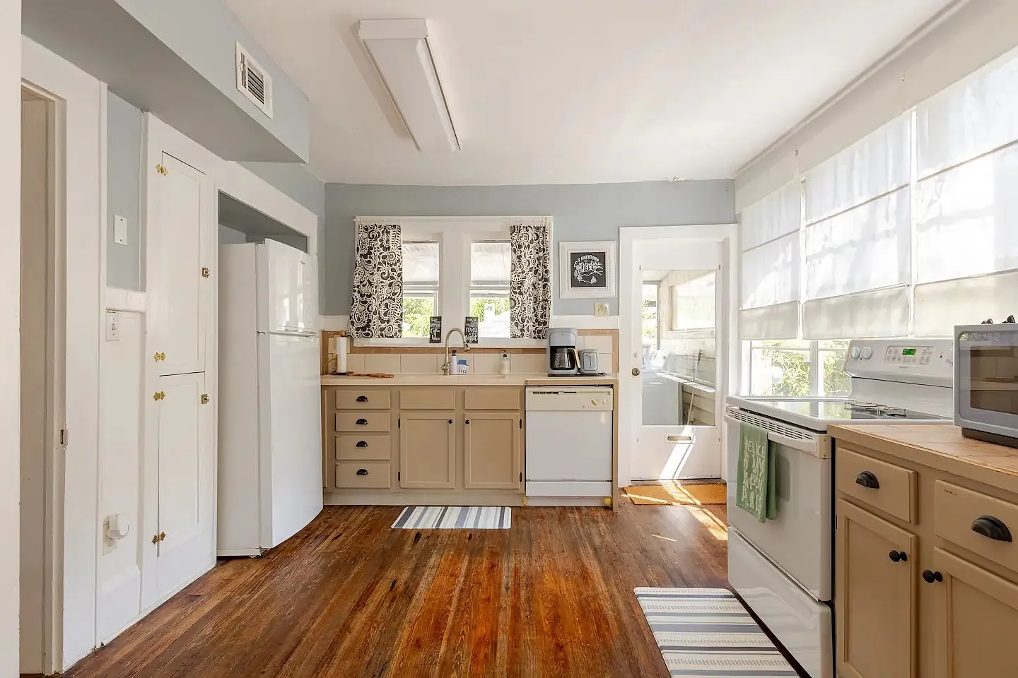 2 bed, $3,400 — Photo 3