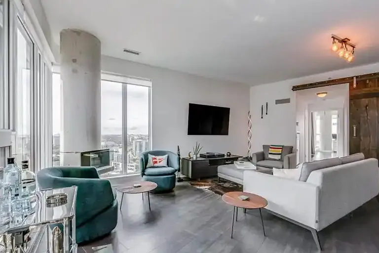 150 E Liberty St #3013 — Photo 1