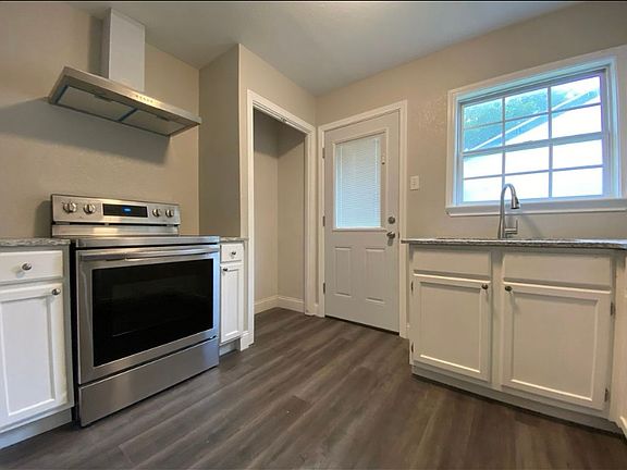 3rd image of 906 Estelle Ave #A