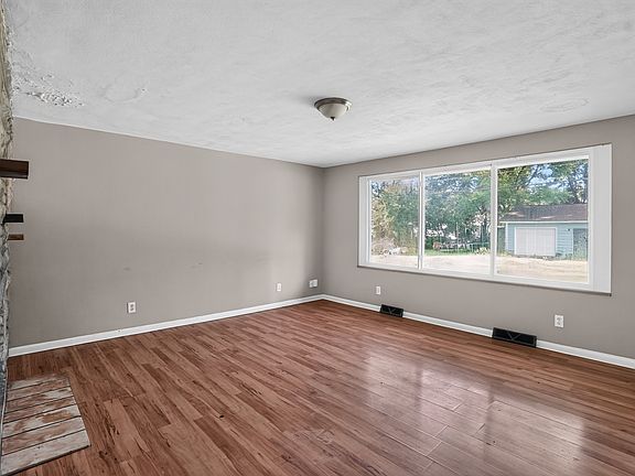 5th image of 3950 N Elizabeth St