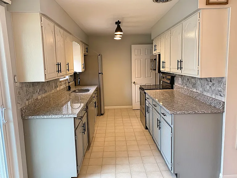 10640 W 62nd Pl — Photo 7