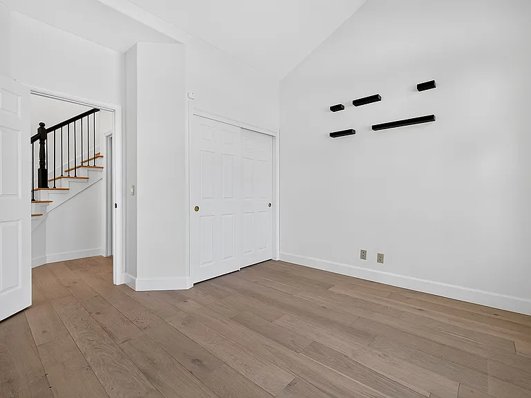 133 Madrid Way — Photo 5