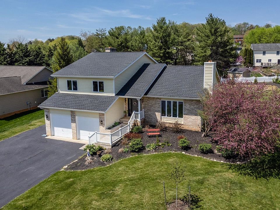 1st image of 3184 Lakewood Dr