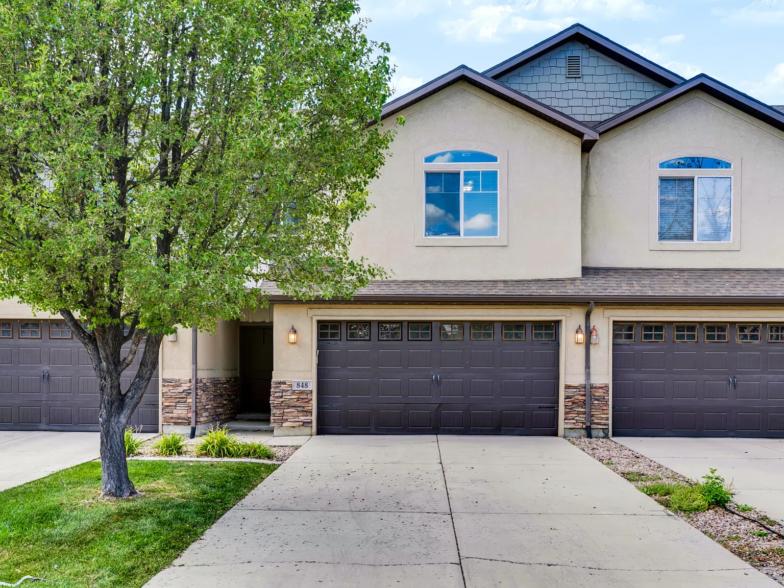 3 bed, 2.5 bath, 1650 sqft, $2,000 — Photo 2