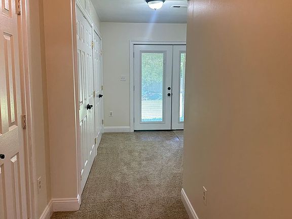 3rd image of 111 Fox Ct
