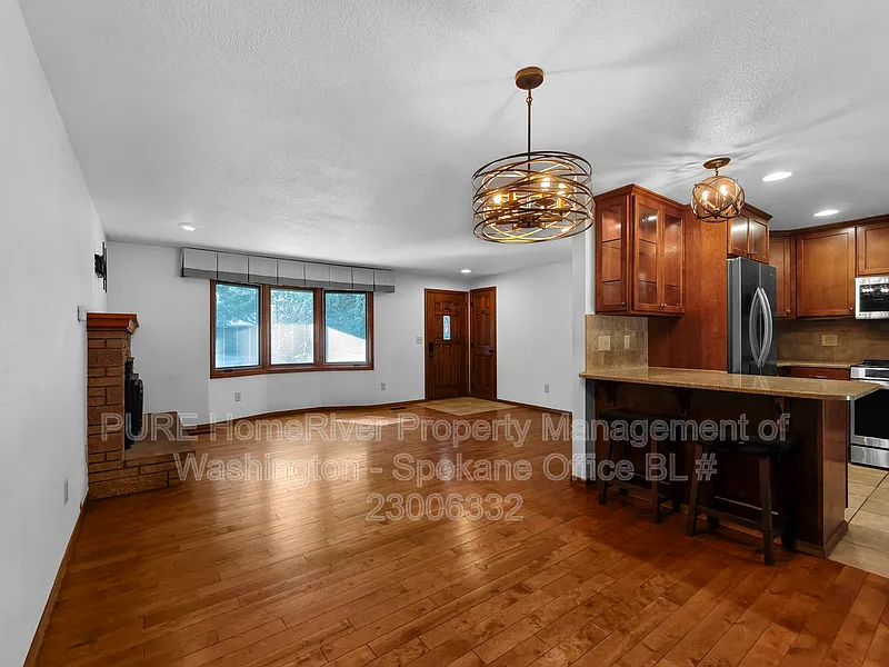 4 bed, 3.0 bath, 2303 sqft, $2,770 — Photo 2