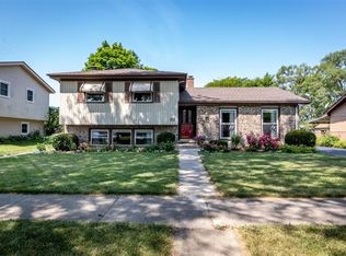 20 S Mill Rd, Addison, IL 60101