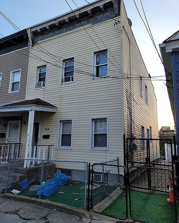 1st image of 10614 154th St