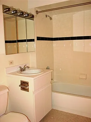 Rented by Lisa Management | media 16