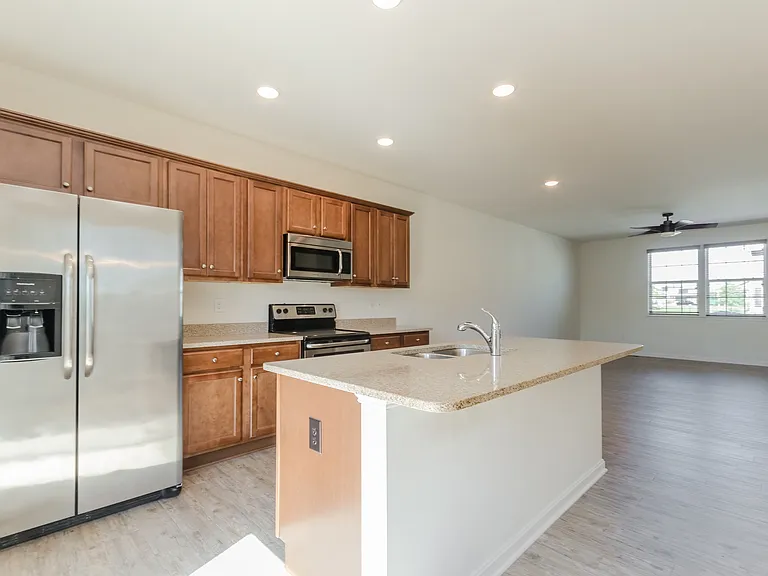 172 Drexel Ct — Photo 13