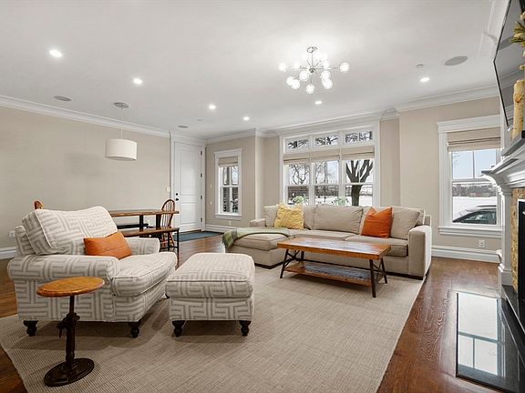 4th image of 9 M St #2