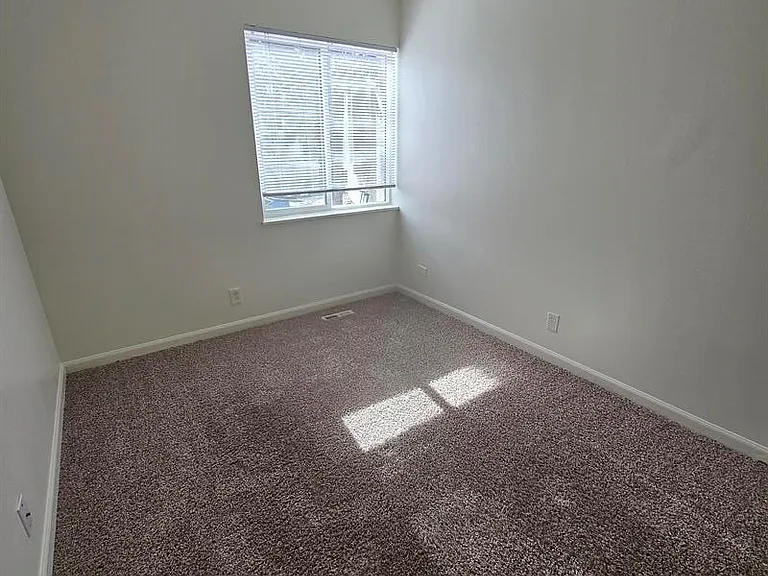 Murray Hill Apartments — Photo 27