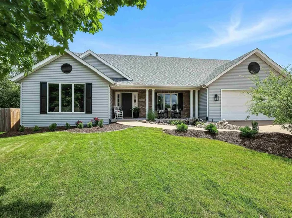 4605 Greenbrier Dr, Davenport, IA 52807