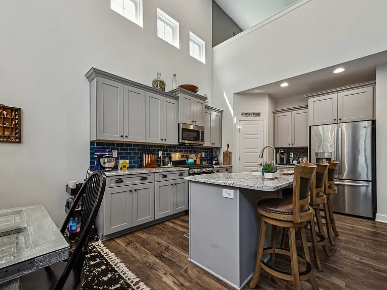20848 Brookfield Ln — Photo 3