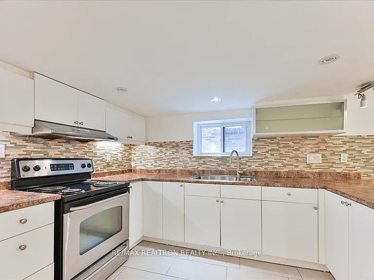 1130 Avenue Rd #3 — Photo 6