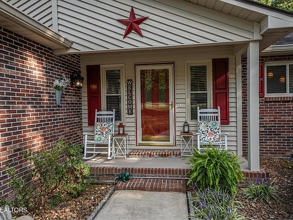 3rd image of 115 Winslow Ln