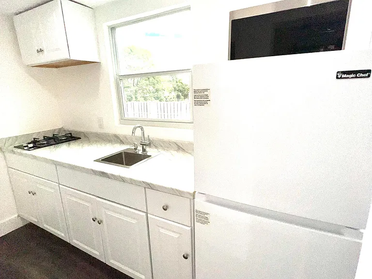 57 NW 48th Pl #5 — Photo 9