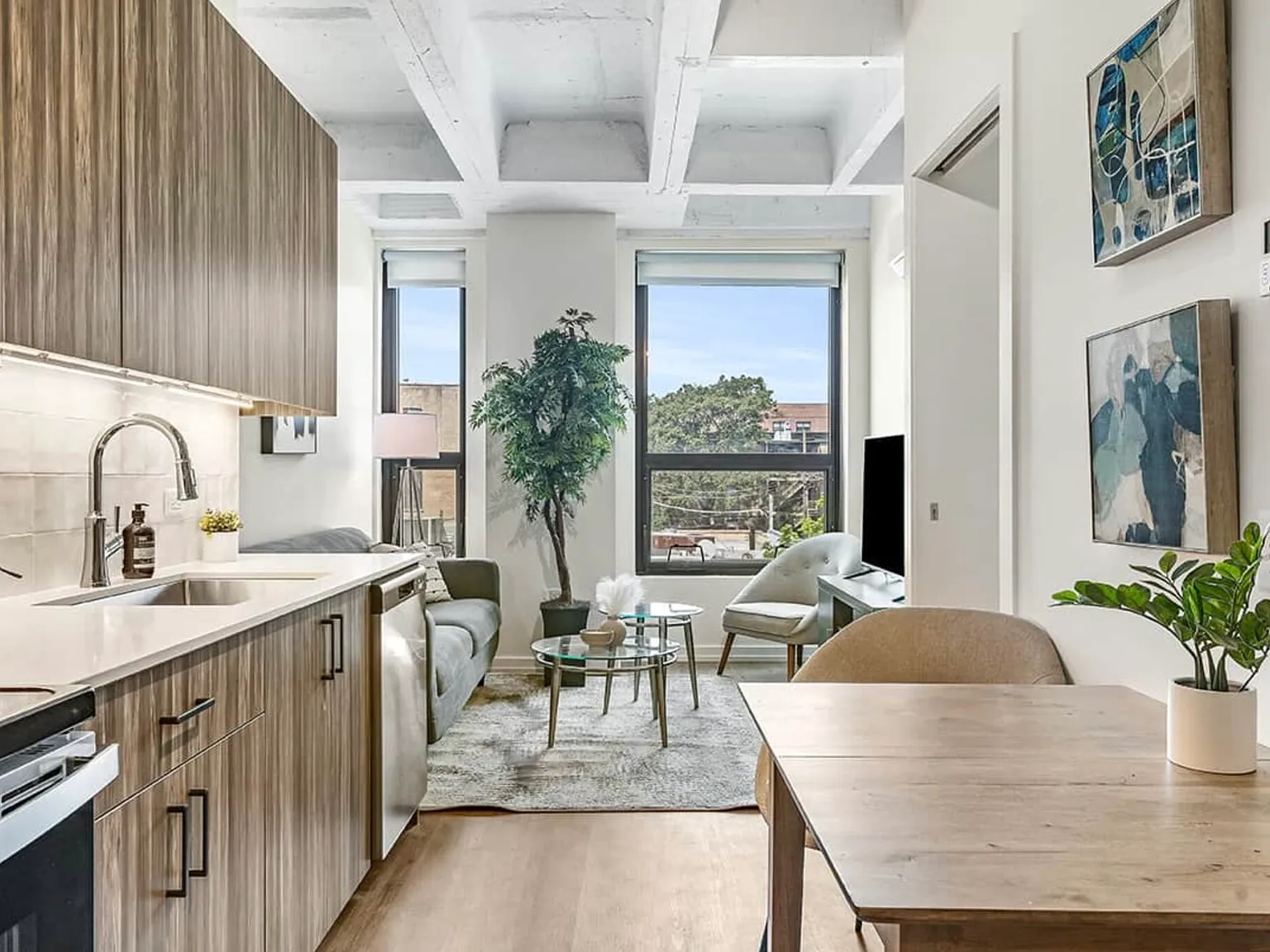 1 bed, 1.0 bath, 574 sqft, $2,725 — Photo 2
