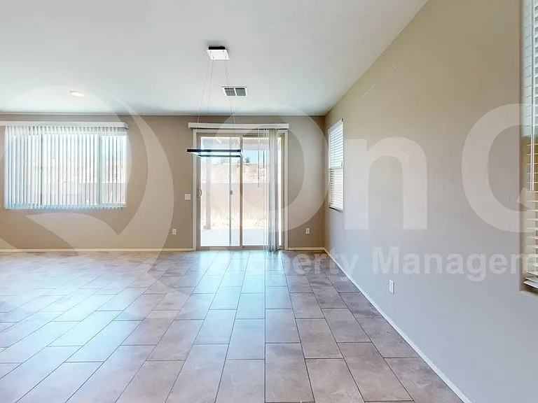 5940 N Umbra Ct — Photo 6