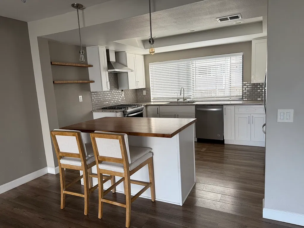 2 bed, 2.5 bath, 1578 sqft, $5,500 — Photo 1