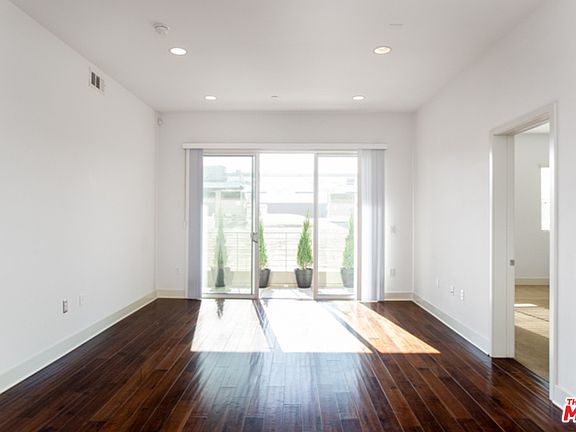 5th image of 4211 Redwood Ave Unit 205