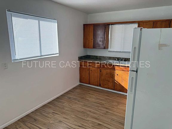 3rd image of 310 La Veta Dr NE #A
