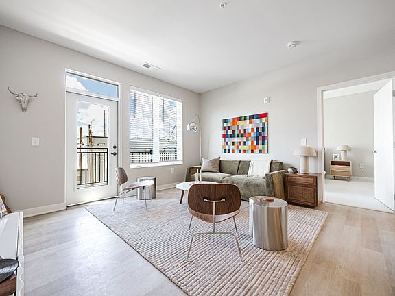 5th image of 509 W Rich St #321