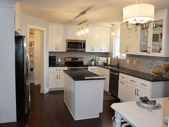 Beautifully updated kitchen
