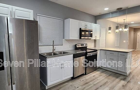 5th image of 664 Reinhard Ave