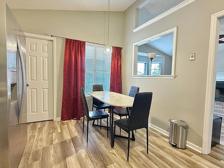 1233 Riyadh Rd — Photo 11