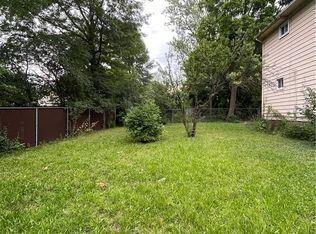 Sutton Pl, Shaker Heights, OH 44120
