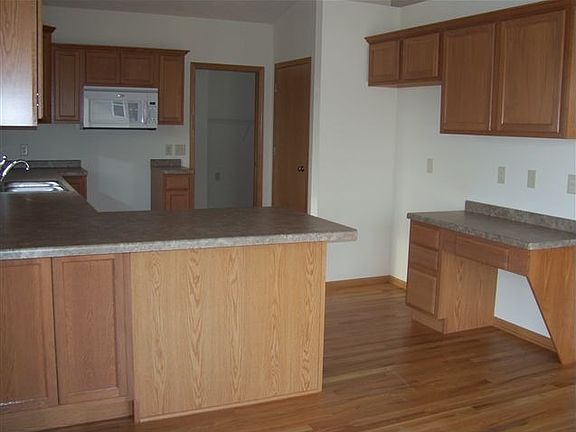 3rd image of 4070 Greenbriar Dr
