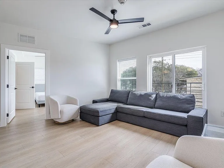 3000 Duval St #203 — Photo 7