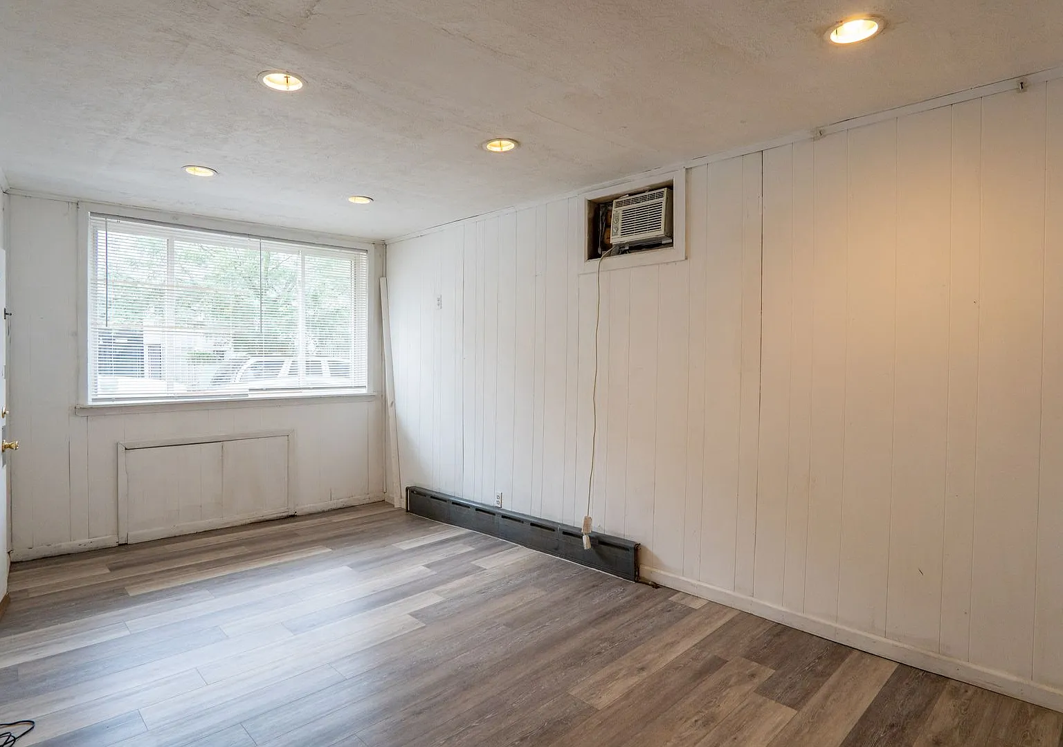 635 Dudley St — Photo 4